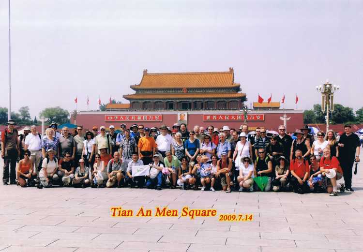 Reisegruppe auf dem Roten Platz in Peking Chinagruppe 750