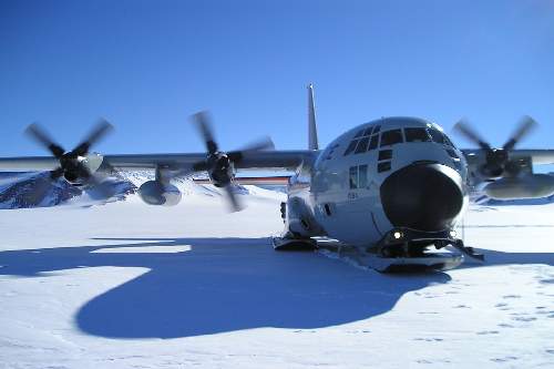 Flug zum Union Glacier Camp